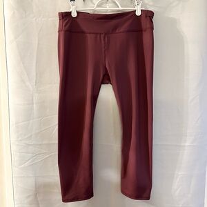 Fabletics 7/8” leggings size Medium Plum Color